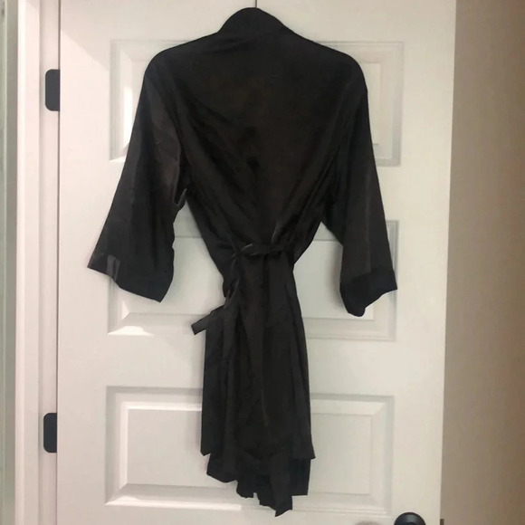 Black initial B bathrobe - Picture 4 of 5